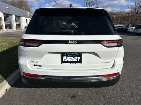 Certified 2024 Jeep Grand Cherokee Limited image 7