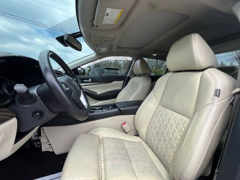 Used 2017 Nissan Maxima Platinum image 16