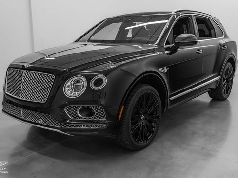 Used 2017 Bentley Bentayga AWD/4WD image 14