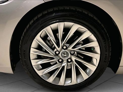 Used 2021 Lexus ES 300h Ultra Luxury w/ Accessory Package 2 image 11