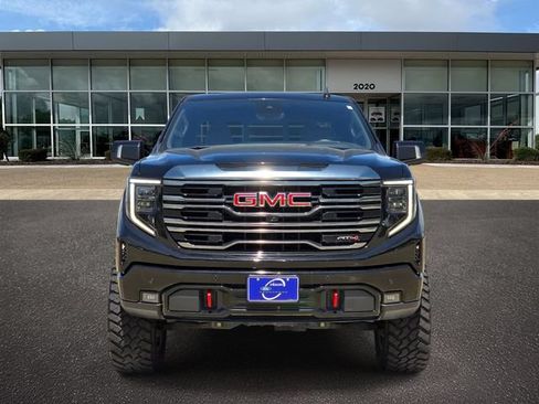 Used 2024 GMC Sierra 1500 AT4 w/ Technology Package AWD/4WD image 2