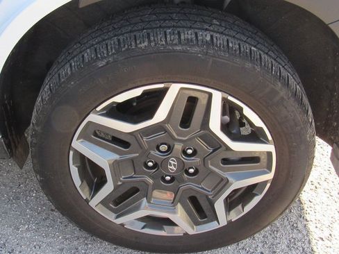 Used 2023 Hyundai Santa Fe SEL Premium image 9