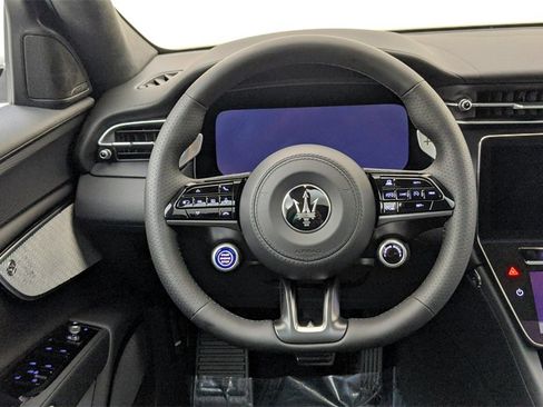 Used 2024 Maserati Grecale GT image 11