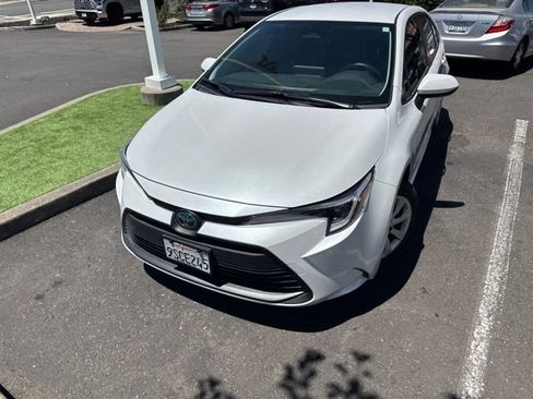 Used 2025 Toyota Corolla LE w/ Convenience Package FWD image 13