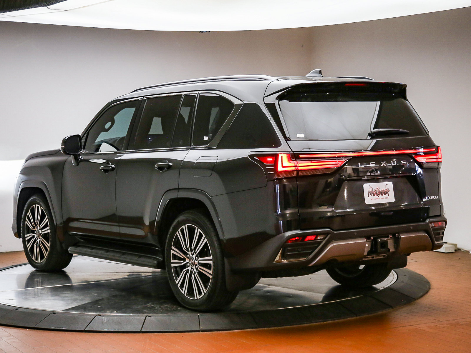 Used 2025 Lexus LX 600 4WD w/ Appearance Package image 4