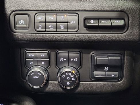Used 2022 GMC Yukon Denali w/ Denali Premium Package AWD/4WD image 43