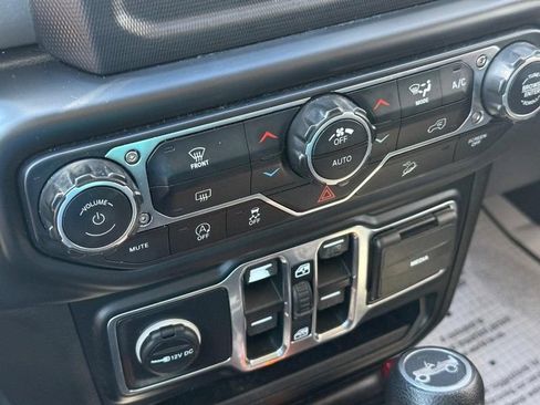 Used 2019 Jeep Wrangler Unlimited Sahara AWD/4WD image 27