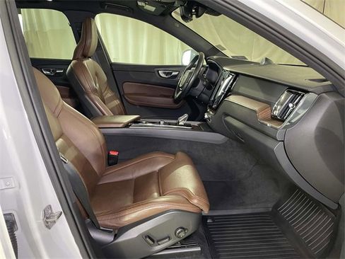 Used 2022 Volvo XC60 T8 Inscription w/ Advanced Package image 22