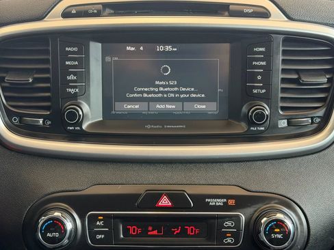 Used 2019 Kia Sorento LX w/ LX Convenience Package image 17