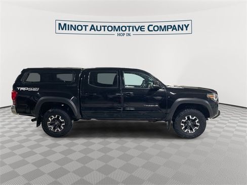 Used 2016 Toyota Tacoma TRD Off-Road image 9