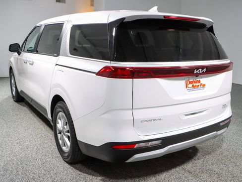 Used 2023 Kia Carnival LX FWD image 9
