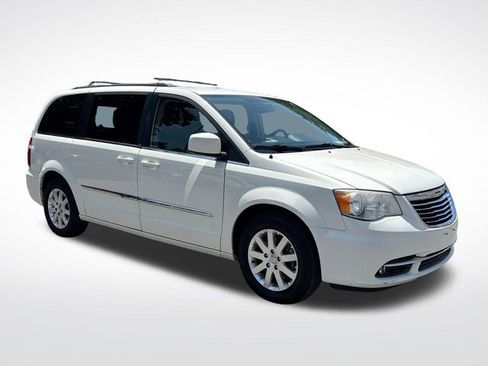 Used 2013 Chrysler Town & Country Touring FWD image 9