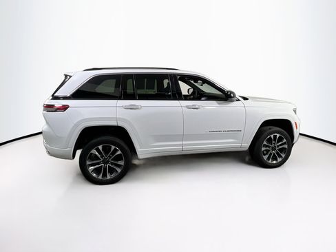 Used 2023 Jeep Grand Cherokee Overland w/ Luxury Tech Group IV AWD/4WD image 4