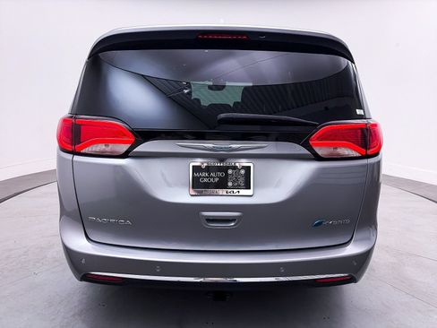 Used 2020 Chrysler Pacifica Limited w/ Advanced Safetytec Group FWD image 15