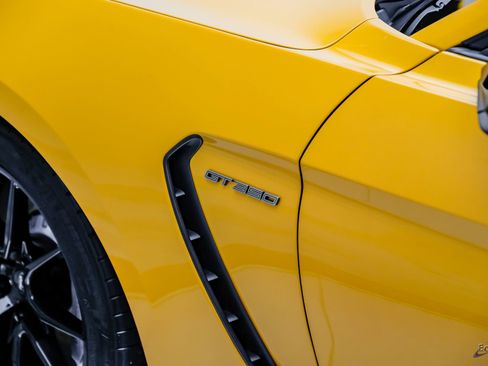 Used 2019 Ford Mustang Shelby GT350 w/ Technology Package RWD image 30