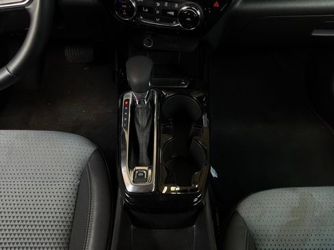 Used 2025 Chevrolet Trax LT w/ LT Convenience Package FWD image 14
