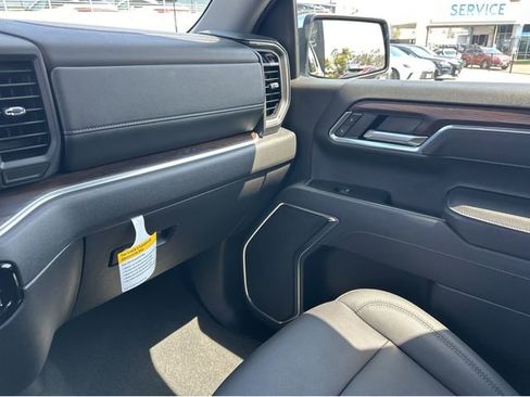 Used 2026 GMC Sierra 1500 SLT AWD/4WD image 12