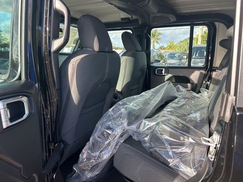New 2026 Jeep Gladiator Sport AWD/4WD image 31