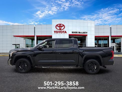 Used 2023 Toyota Tundra SR5 w/ SR5 Convenience Package AWD/4WD image 2