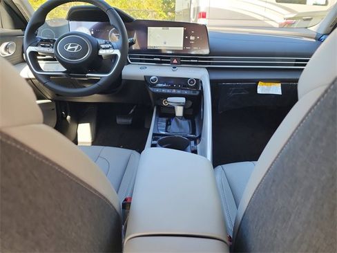 New 2025 Hyundai Elantra Limited image 11
