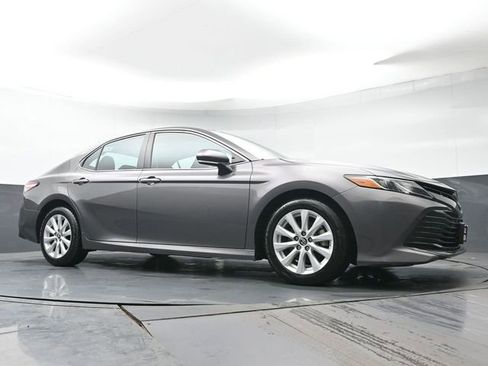 Used 2019 Toyota Camry LE w/ Convenience Package FWD image 32