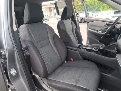 Used 2021 Nissan Rogue SV image 10