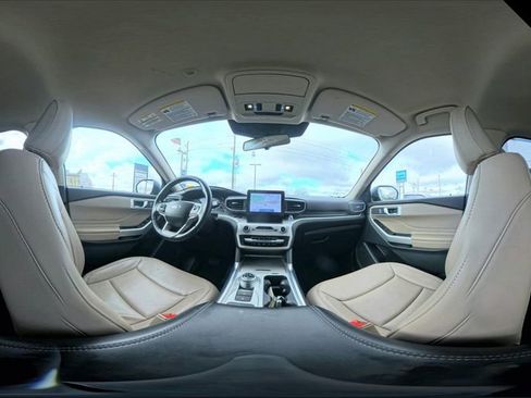 Used 2022 Ford Explorer XLT w/ Equipment Group 202A image 35