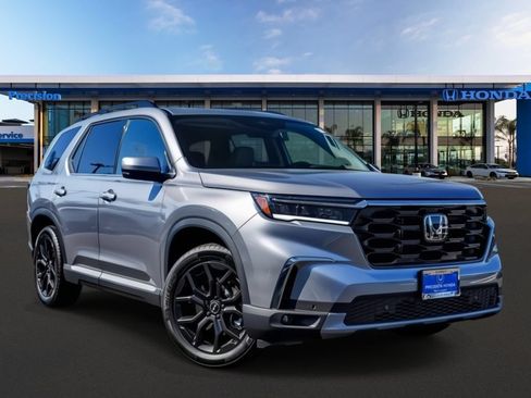 Certified 2025 Honda Pilot Touring image 1