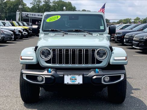 Used 2024 Jeep Wrangler Unlimited Sahara w/ Technology Group AWD/4WD image 3