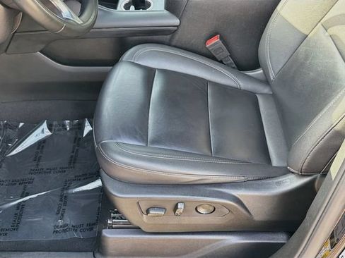 Used 2024 Chevrolet Suburban LT RWD image 20