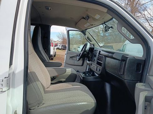 Used 2022 Chevrolet Express 3500 LS image 18