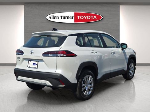 Used 2026 Toyota Corolla Cross L image 6