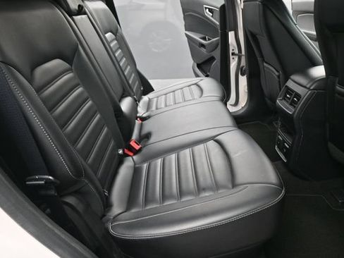 Used 2019 Ford Edge SEL w/ Equipment Group 201A AWD/4WD image 25