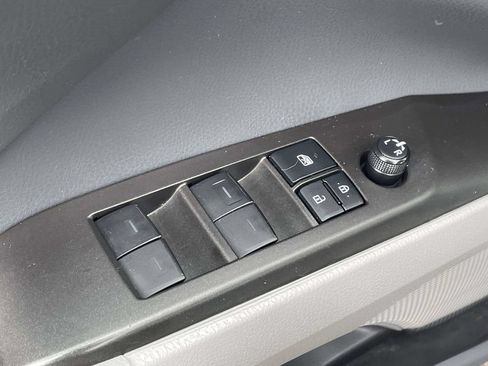 Used 2022 Toyota Camry SE FWD image 15