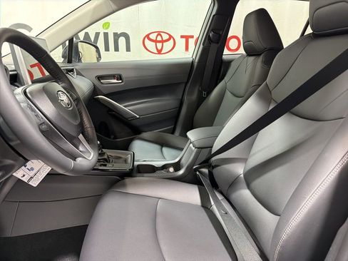 Used 2026 Toyota Corolla Cross XLE w/ Convenience Package image 21