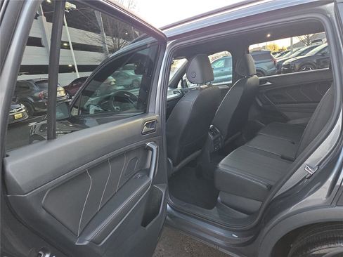Certified 2023 Volkswagen Tiguan SE R-Line image 23