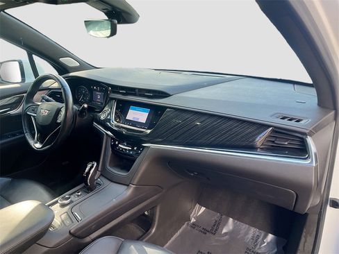Used 2022 Cadillac XT6 Premium Luxury w/ Technology Package image 32