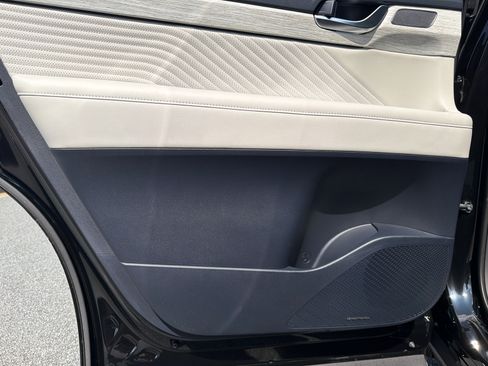 Certified 2025 Hyundai Palisade Calligraphy FWD image 22