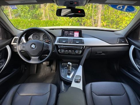 Used 2018 BMW 320i xDrive Sedan w/ Premium Package AWD/4WD image 5