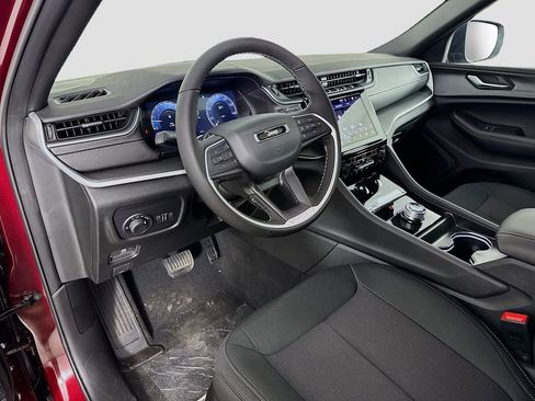 New 2025 Jeep Grand Cherokee Laredo X w/ Luxury Tech Group I image 23