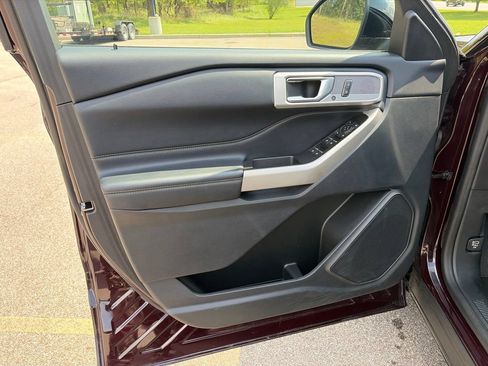 Used 2022 Ford Explorer XLT w/ Equipment Group 202A AWD/4WD image 25