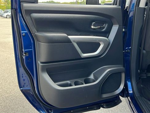 Used 2017 Nissan Titan SV image 27