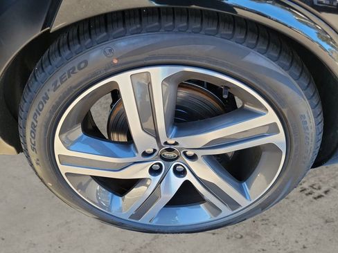 New 2024 Land Rover Discovery Metropolitan Edition image 10