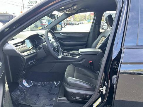 Certified 2023 Jeep Grand Cherokee Altitude AWD/4WD image 12