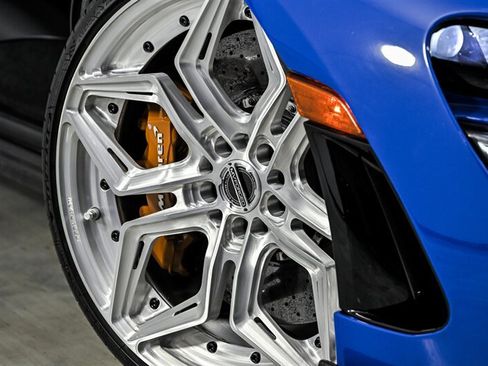 Used 2018 McLaren 720S RWD image 3