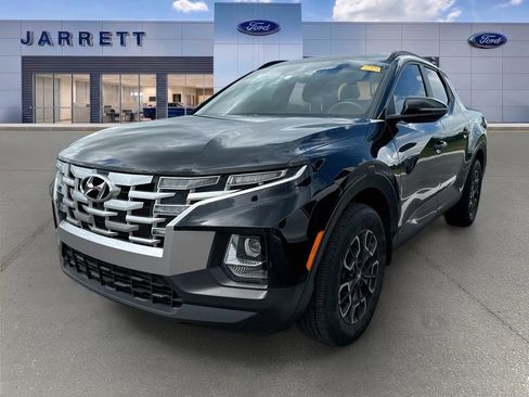 Used 2022 Hyundai Santa Cruz SEL w/ Activity Package FWD image 2