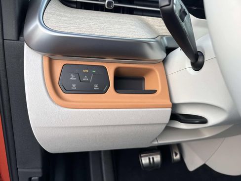 New 2025 Volkswagen ID. Buzz Pro S Plus RWD image 33