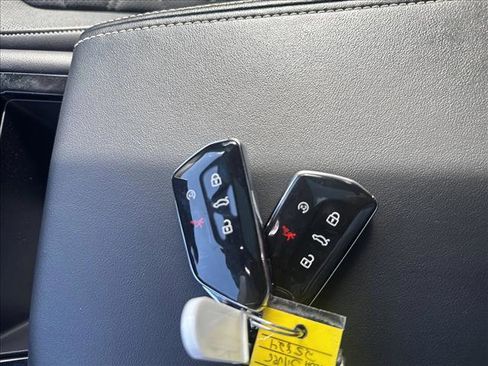 Used 2024 Volkswagen Atlas SE w/ Panoramic Sunroof Package FWD image 18
