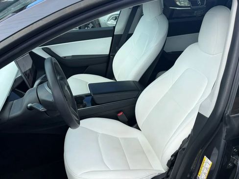 Used 2021 Tesla Model Y Long Range image 8