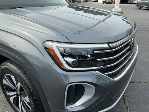 Certified 2025 Volkswagen Atlas SE FWD image 28
